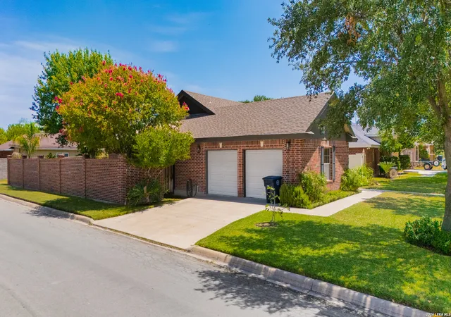 Photo 3 of Sale Pending at 2901 Superior Dr, Eagle Pass, TX 78852 | MLS# 2003398 | Listing updated on 2026-09-06