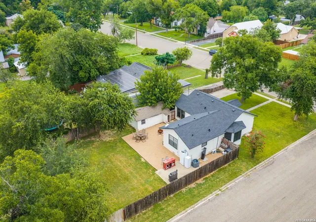17th image of 348 Mulberry St, Uvalde, TX 78801 | MLS# 2003409