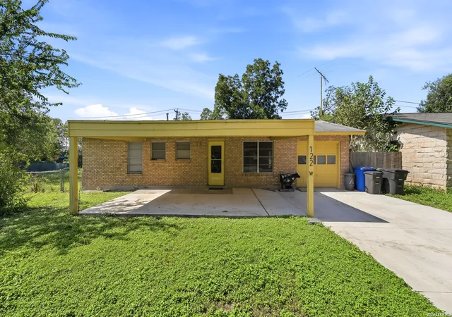 Photo 1 of Single family home for sale at 122 W Hutchins Pl, San Antonio, TX 78221 | MLS# 2003463 | Listing updated on 2026-09-13