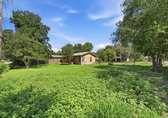 Photo 3 of Single family home for sale at 122 W Hutchins Pl, San Antonio, TX 78221 | MLS# 2003463 | Listing updated on 2026-09-13