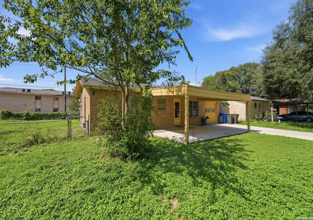 Photo 4 of Single family home for sale at 122 W Hutchins Pl, San Antonio, TX 78221 | MLS# 2003463 | Listing updated on 2026-09-13