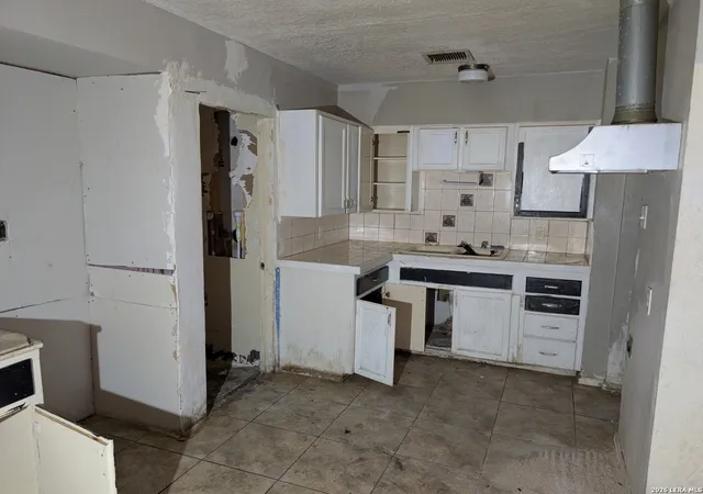 3rd image of 2618 Colt Dr, San Antonio, TX 78227 | MLS# 2003469
