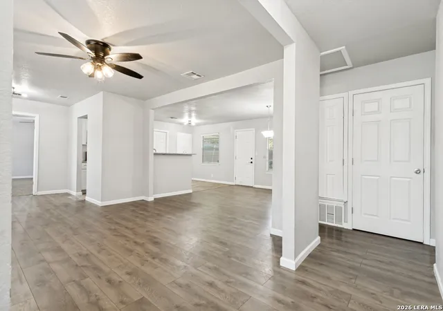 Photo 4 of Sale Pending at 7247 Glen Hl, San Antonio, TX 78239 | MLS# 2003479 | Listing updated on 2026-09-09