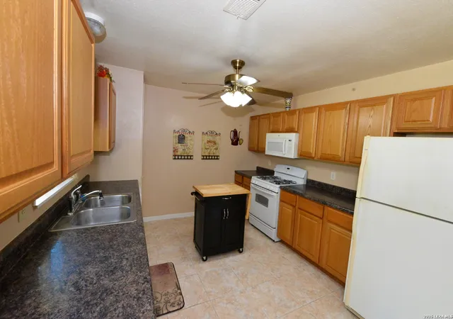 Photo 4 of Sale Pending at 7817 Hunter Oaks, Live Oak, TX 78233 | MLS# 2003499 | Listing updated on 2026-08-27