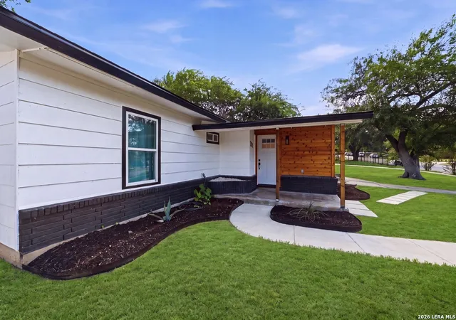 Photo 2 of Single family home for sale at 338 Saratoga Dr, San Antonio, TX 78213 | MLS# 2003500 | Listing updated on 2026-07-31