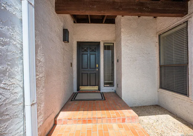Photo 4 of Single family home for sale at 2625 Calle Del Robles, Kerrville, TX 78028 | MLS# 2003520 | Listing updated on 2026-08-18