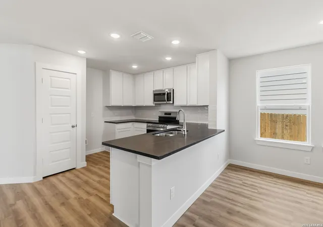 Photo 4 of Single family home for sale at 627 River Run Way, San Antonio, TX 78219 | MLS# 2003523 | Listing updated on 2026-08-07