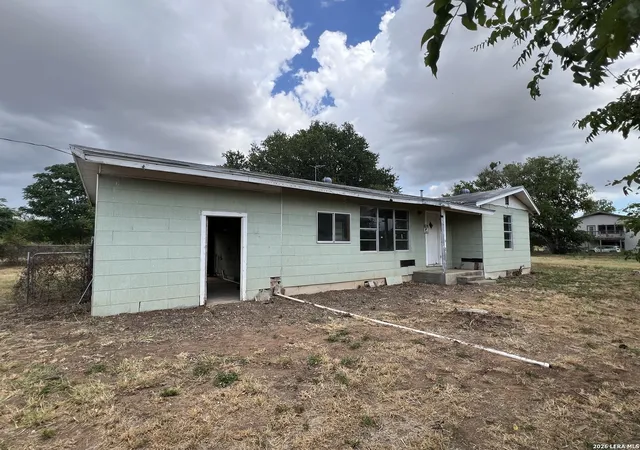 2nd image of 19930 Fm 463, Devine, TX 78016 | MLS# 2003570