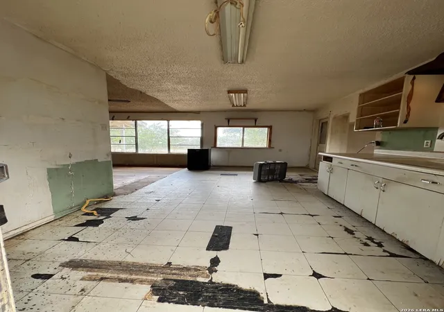 4th image of 19930 Fm 463, Devine, TX 78016 | MLS# 2003570