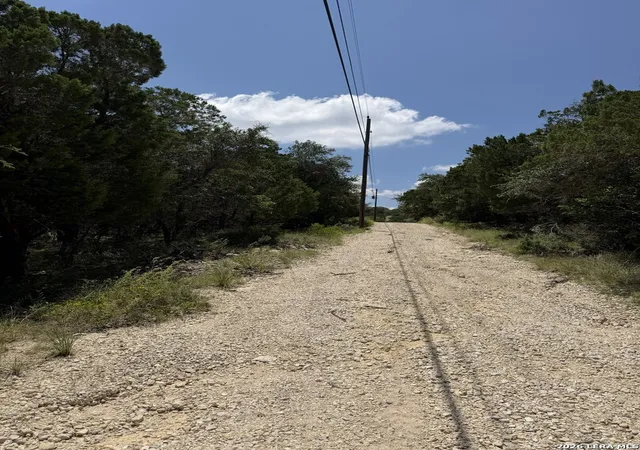 2nd image of 588 30th St E, Lakehills, TX 78063 | MLS# 2003579