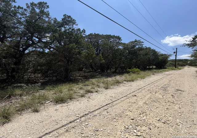 5th image of 588 30Th St E, Lakehills, TX 78063 | MLS# 2003579