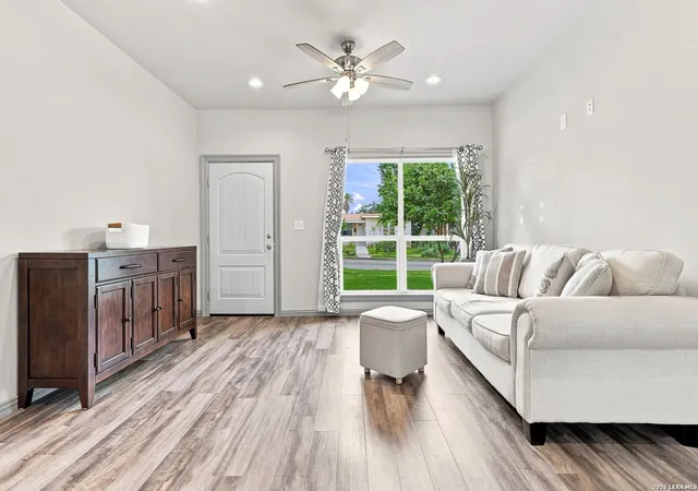 Photo 3 of Single family home for sale at 250 Englewood Dr, San Antonio, TX 78213 | MLS# 2003589 | Listing updated on 2026-09-18
