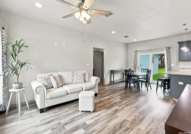 Photo 3 of Single family home for sale at 250 Englewood Dr, San Antonio, TX 78213 | MLS# 2003589 | Listing updated on 2026-10-02