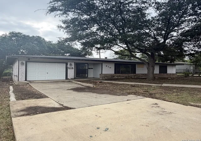 Photo 2 of Sale Pending at 610 Brookview Dr, San Antonio, TX 78213 | MLS# 2003598 | Listing updated on 2026-08-10