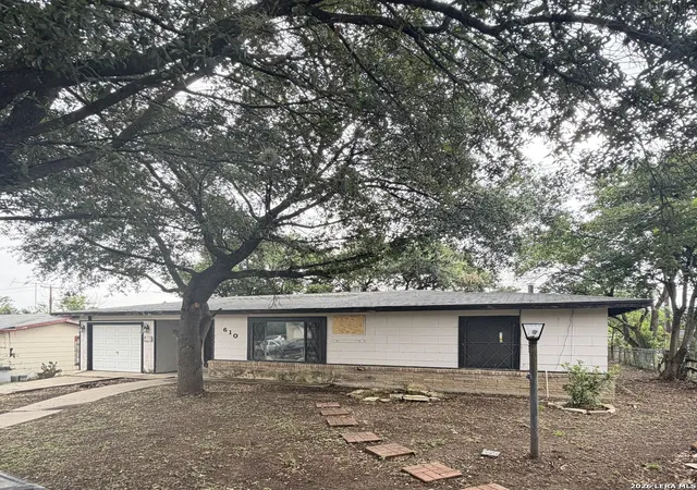 Photo 3 of Sale Pending at 610 Brookview Dr, San Antonio, TX 78213 | MLS# 2003598 | Listing updated on 2026-08-10