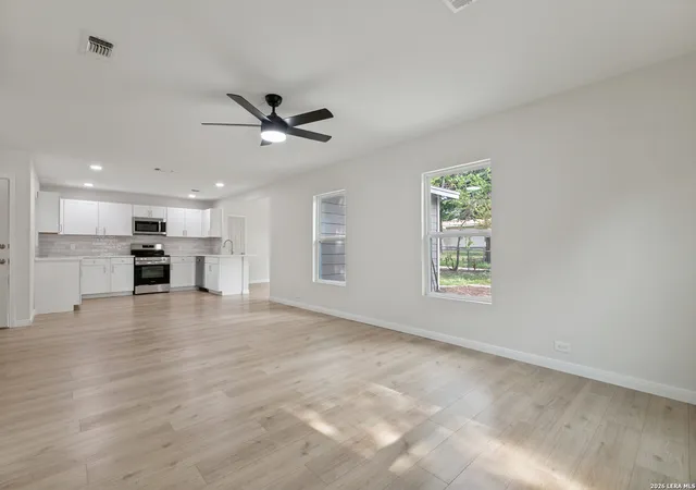 Photo 4 of Single family home for sale at 611 Basswood Dr, San Antonio, TX 78213 | MLS# 2003605 | Listing updated on 2026-08-07