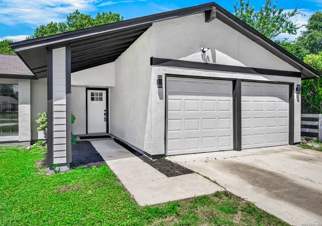 Photo 1 of Single family home for sale at 7530 Pipers Way, San Antonio, TX 78251 | MLS# 2003607 | Listing updated on 2026-08-31
