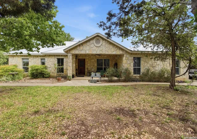 2nd image of 707 Oakridge Ln, Pipe Creek, TX 78063 | MLS# 2003636
