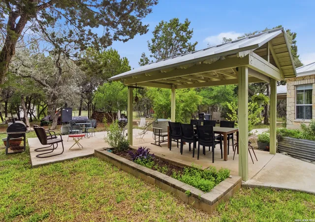 3rd image of 707 Oakridge Ln, Pipe Creek, TX 78063 | MLS# 2003636