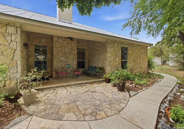 5th image of 707 Oakridge Ln, Pipe Creek, TX 78063 | MLS# 2003636