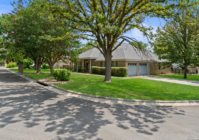 Single family home for sale at 1275 Fox Glen Rd, New Braunfels, TX 78130 | MLS# 2003649