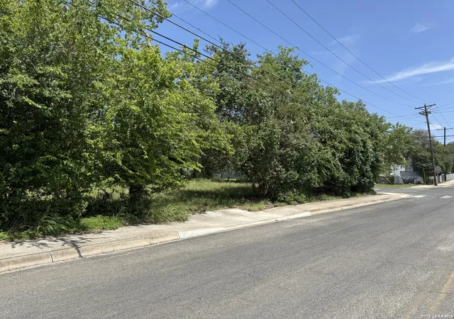 5th image of 306 S Plant Ave, Boerne, TX 78006 | MLS# 2003652