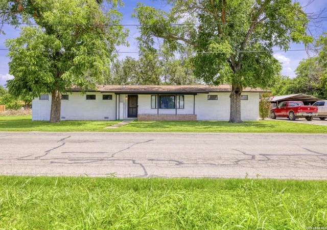 1st image of 1019 E Leona Rd, Uvalde, TX 78801 | MLS# 2003707