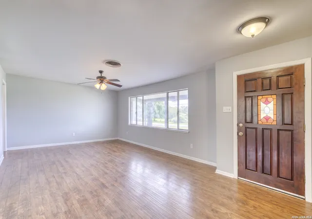 3rd image of 1019 E Leona Rd, Uvalde, TX 78801 | MLS# 2003707