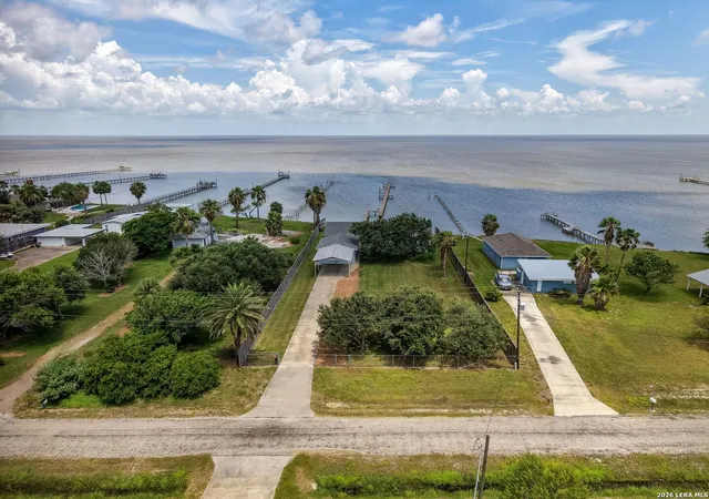 Photo 4 of Single family home for sale at 3633 Copano Dr, Rockport, TX 78382 | MLS# 2003744 | Listing updated on 2026-09-07