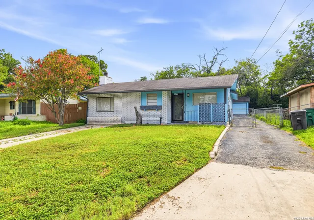 Photo 2 of Single family home for sale at 214 Earlyway Dr, San Antonio, TX 78233 | MLS# 2003852 | Listing updated on 2026-08-12