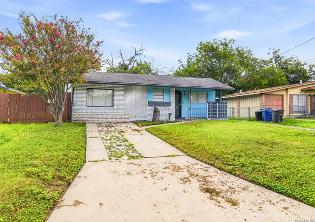 Photo 3 of Single family home for sale at 214 Earlyway Dr, San Antonio, TX 78233 | MLS# 2003852 | Listing updated on 2026-08-12
