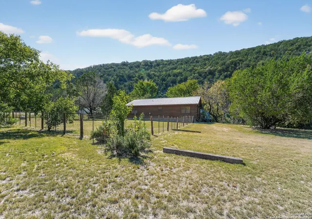 Photo 4 of Single family home for sale at 648 Bluffcreek Rd, Leakey, TX 78873 | MLS# 2003877 | Listing updated on 2026-08-08