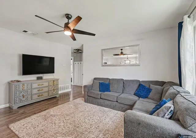 3rd image of 3210 Kirby Dr, Kirby, TX 78219 | MLS# 2003929