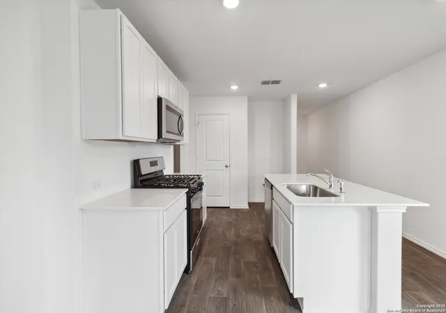 Photo 4 of Single family home for sale at 5132 Wild Boar Xing, Converse, TX 78109 | MLS# 2003954 | Listing updated on 2026-09-19