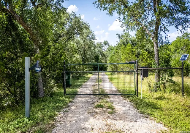 Photo 4 of Single family home for sale at 118 Allegheny Ct, San Marcos, TX 78666 | MLS# 2003967 | Listing updated on 2026-08-09