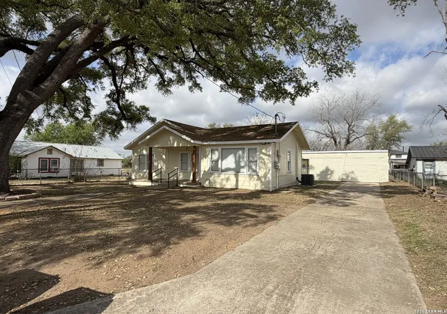 2nd image of 719 Kelly St, Poteet, TX 78065 | MLS# 2004058