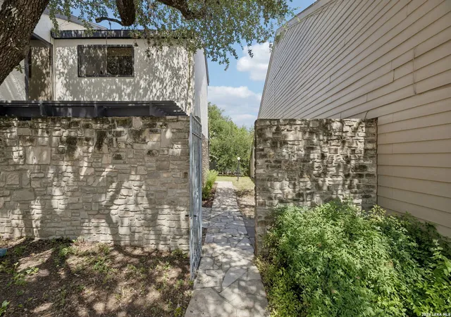 Photo 2 of Single family home for sale at 11810 Button Willow Cv, San Antonio, TX 78213 | MLS# 2004071 | Listing updated on 2026-09-18