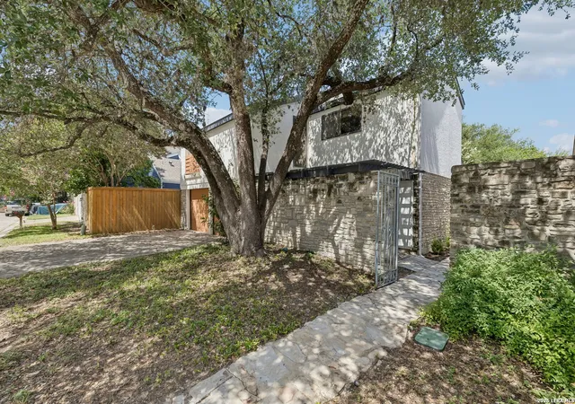 Photo 3 of Single family home for sale at 11810 Button Willow Cv, San Antonio, TX 78213 | MLS# 2004071 | Listing updated on 2026-09-18