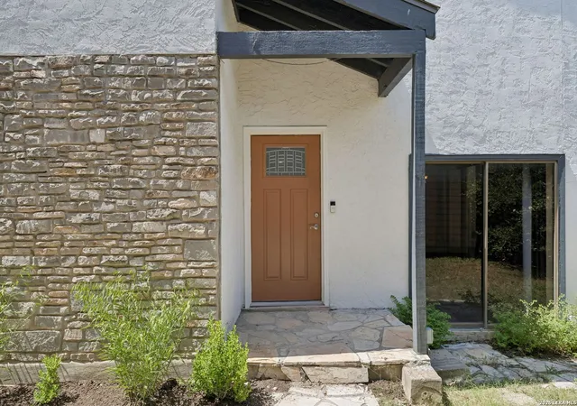 Photo 3 of Single family home for sale at 11810 Button Willow Cv, San Antonio, TX 78213 | MLS# 2004071 | Listing updated on 2026-09-18
