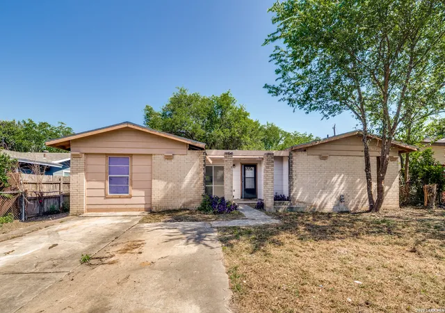 Photo 2 of Single family home for sale at 5427 Santa Cruz St, San Antonio, TX 78228 | MLS# 2004074 | Listing updated on 2026-08-09