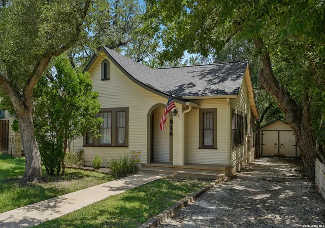 Photo 3 of Single family home for sale at 816 Wheless Ave, Kerrville, TX 78028 | MLS# 2004092 | Listing updated on 2026-08-09