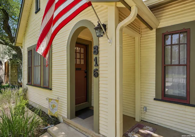 Photo 3 of Single family home for sale at 816 Wheless Ave, Kerrville, TX 78028 | MLS# 2004092 | Listing updated on 2026-08-09