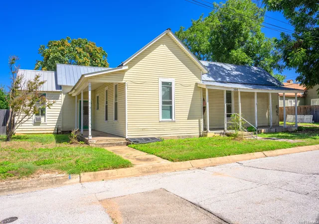 Photo 1 of Single family home for sale at 500 Robinson Ave, Kerrville, TX 78028 | MLS# 2004116 | Listing updated on 2026-09-08