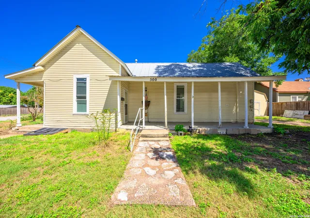 Photo 3 of Single family home for sale at 500 Robinson Ave, Kerrville, TX 78028 | MLS# 2004116 | Listing updated on 2026-09-08