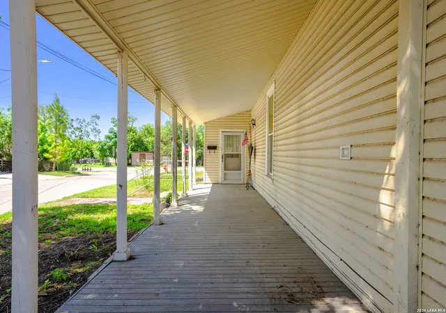 Photo 4 of Single family home for sale at 500 Robinson Ave, Kerrville, TX 78028 | MLS# 2004116 | Listing updated on 2026-09-08