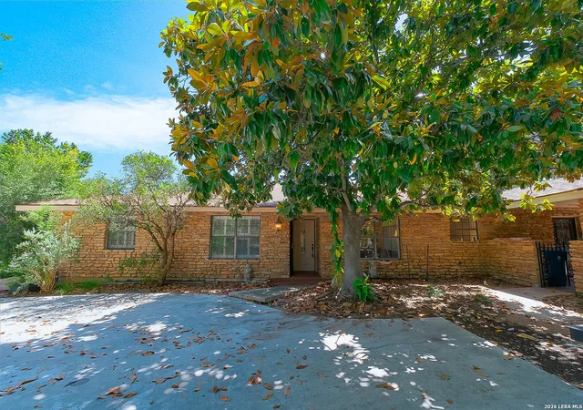 Photo 1 of Single family home for sale at 104 Braeburn Cir, Kerrville, TX 78028 | MLS# 2004137 | Listing updated on 2026-10-08