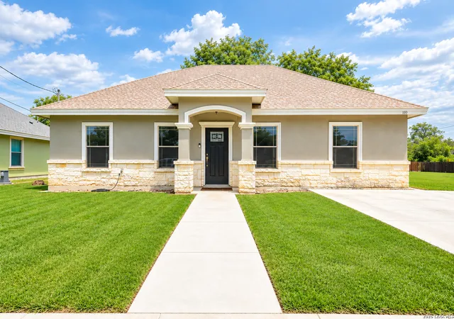 2nd image of 110 Rio Grande St, Uvalde, TX 78801 | MLS# 2004177