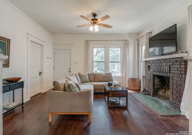Photo 4 of Single family home for sale at 1031 W Mulberry Ave, San Antonio, TX 78201 | MLS# 2004184 | Listing updated on 2026-09-20