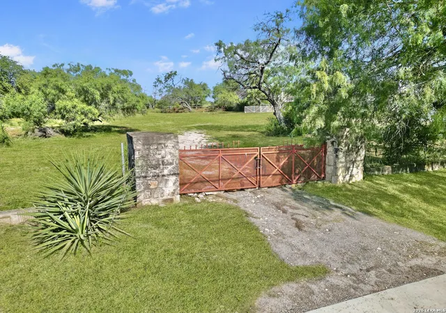 Photo 3 of Land for sale at 4347 Commercial Ave, San Antonio, TX 78221 | MLS# 2004185 | Listing updated on 2026-09-05