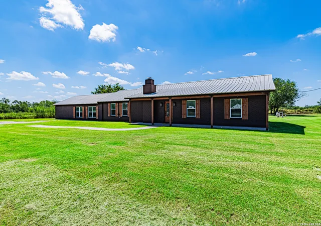 Photo 2 of Single family home for sale at 280 County Road 322, La Vernia, TX 78121 | MLS# 2004199 | Listing updated on 2026-09-01
